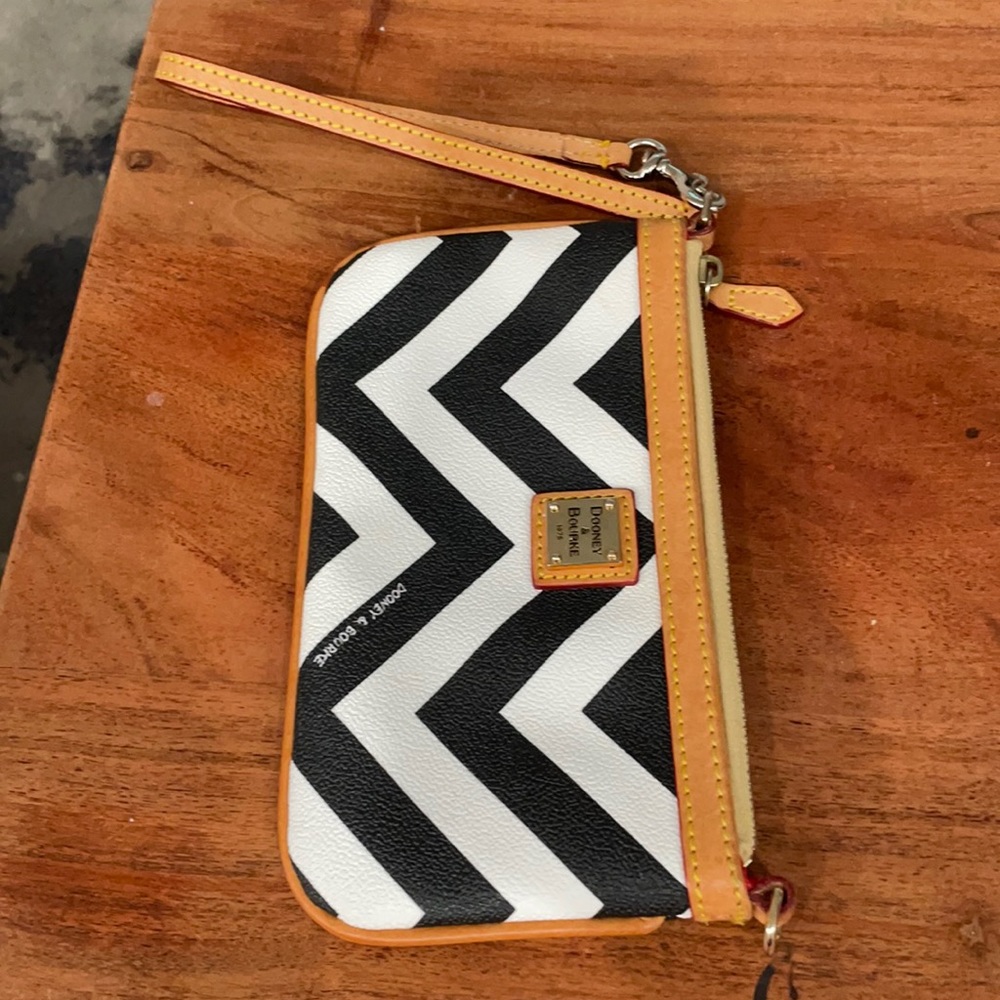 Dooney & Bourke wristlet